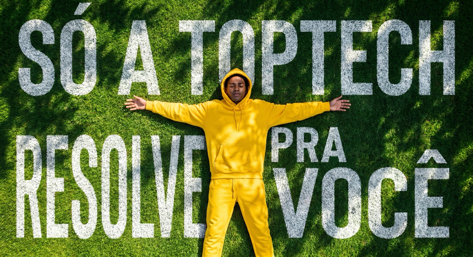 Cliente da Toptech deitado na grama sob a frase Só a Toptech resolve pra você